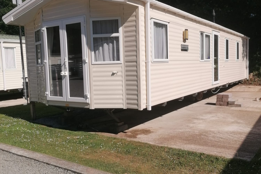 Willerby Brokenhurst 2017 – 38 x 12 (2 bed) – (Summer sale price £33,000 – Reduced from £35,000).. Luxury caravan (Like new condition)